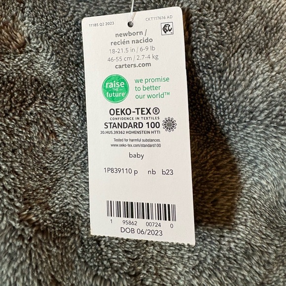 New born Carter's snap pajamas - Picture 4 of 6